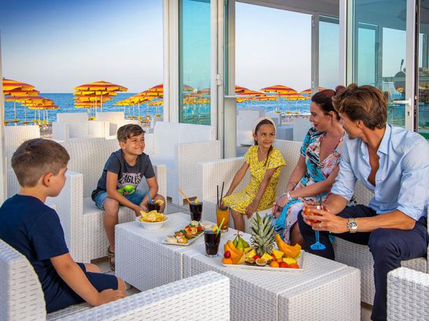 holidayfamilyvillage it offerta-agosto-villaggio-porto-sant-elpidio-con-piscina-e-spiaggia-privata 013