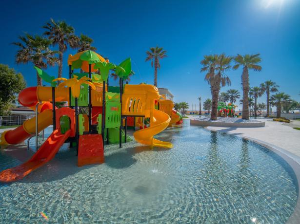 holidayfamilyvillage it offerta-giugno-villaggio-porto-sant-elpidio-con-parco-acquatico 011