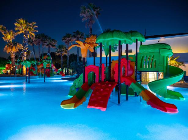 holidayfamilyvillage fr offre-debut-d-ete-village-porto-sant-elpidio-avec-piscine-et-plage 013