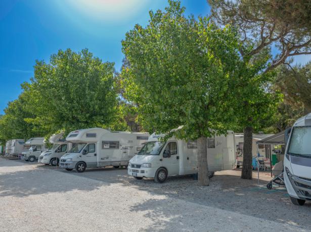 holidayfamilyvillage fr offre-aire-pour-camping-car-porto-sant-elpidio 011