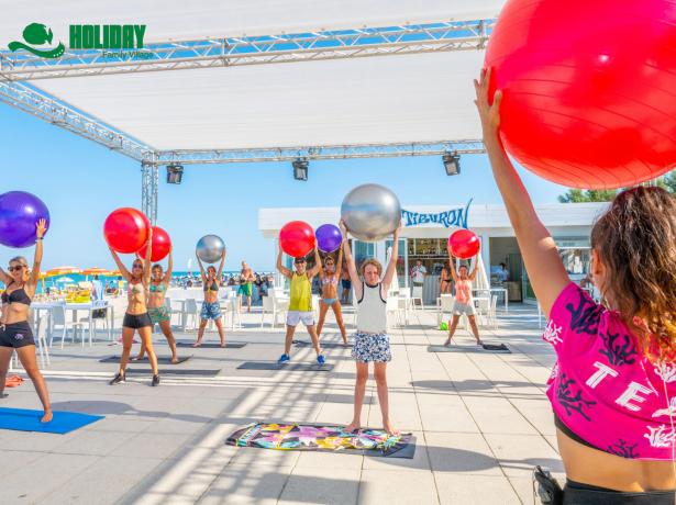holidayfamilyvillage fr offre-aout-village-porto-sant-elpidio-directement-a-la-mer 011