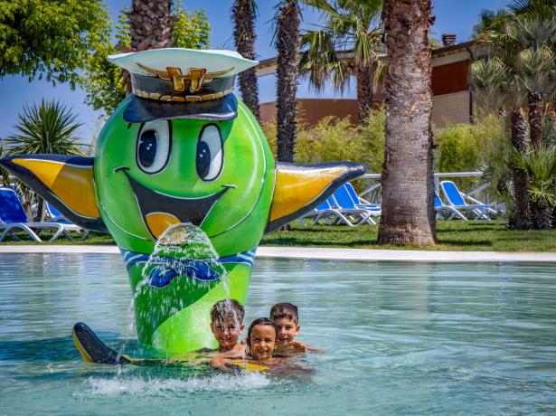 holidayfamilyvillage it offerta-giugno-villaggio-porto-sant-elpidio-con-piscina-e-spiaggia-privata 014