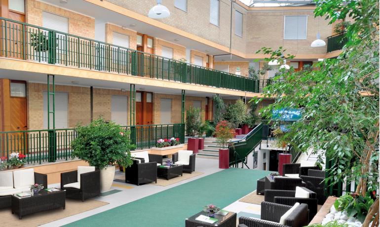 holidayfamilyvillage fr offre-residence-porto-sant-elpidio-avec-piscine-et-plage 020