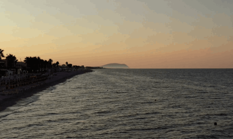 holidayfamilyvillage en campsite-by-the-sea-in-porto-sant-elpidio-for-an-outdoor-holiday-in-le-marche 020